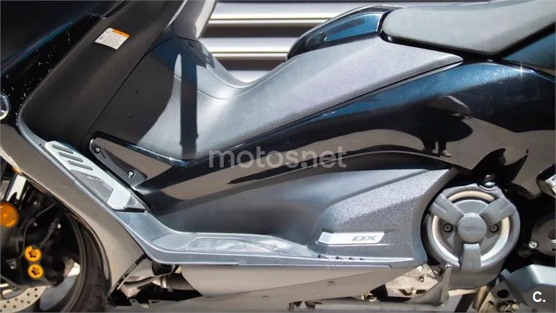Yamaha TMAX – Vista 13