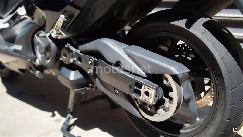 Yamaha TMAX – Vista 14