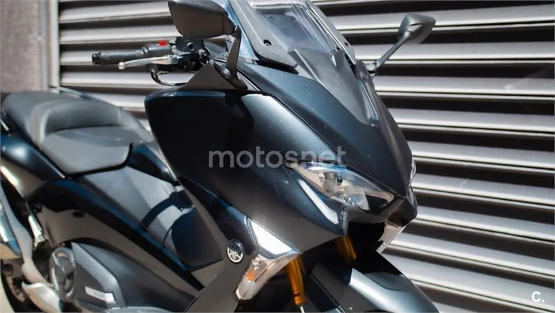 Yamaha TMAX – Vista 3