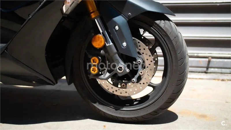 Yamaha TMAX – Vista 4