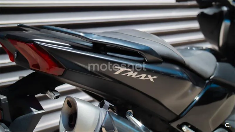 Yamaha TMAX – Vista 7