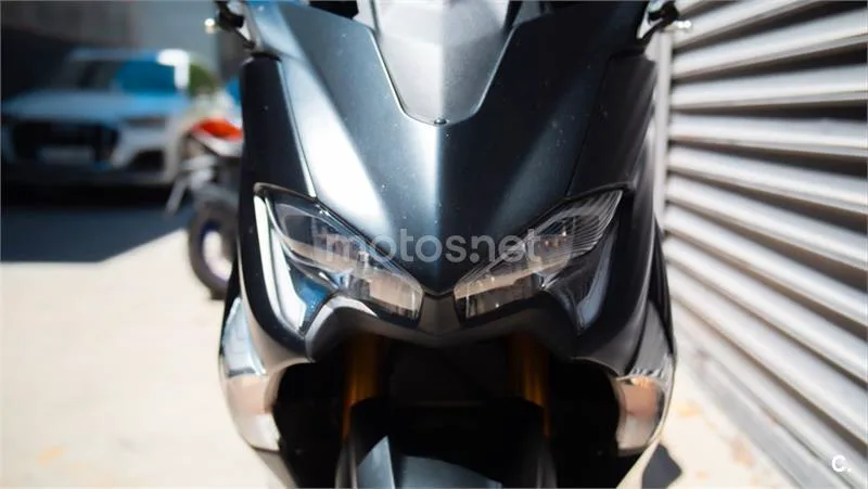 Yamaha TMAX – Vista 8