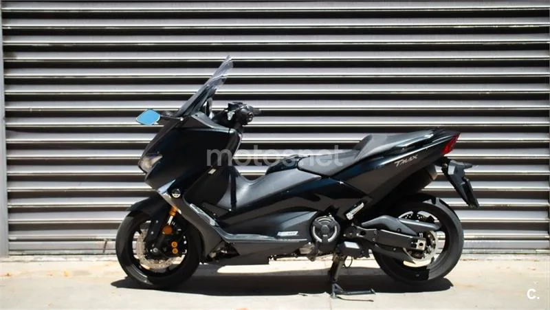 Yamaha TMAX – Vista 9