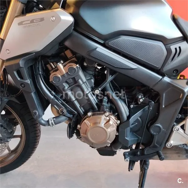 Honda CB 650 R – Vista 15