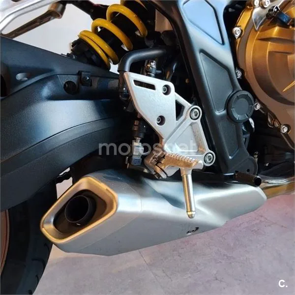 Honda CB 650 R – Vista 9