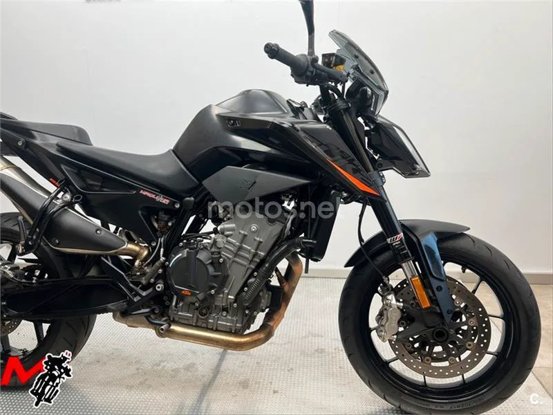 KTM 890 – Vista 3