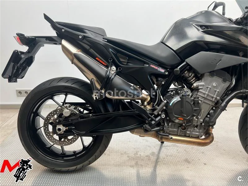 KTM 890 – Vista 4