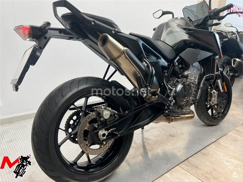 KTM 890 – Vista 5