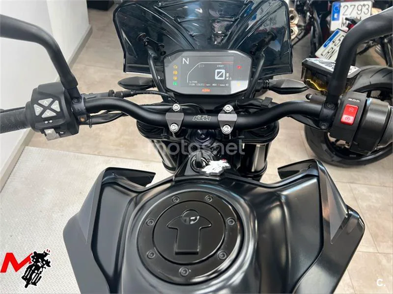 KTM 890 – Vista 7