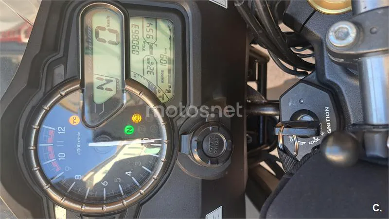 Suzuki V-Strom 1000 - Vista 6
