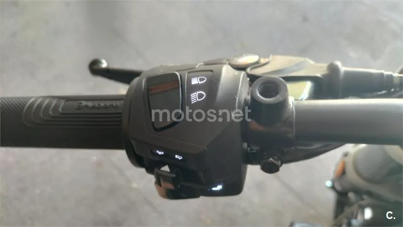 Husqvarna Svartpilen 401 – Vista 5