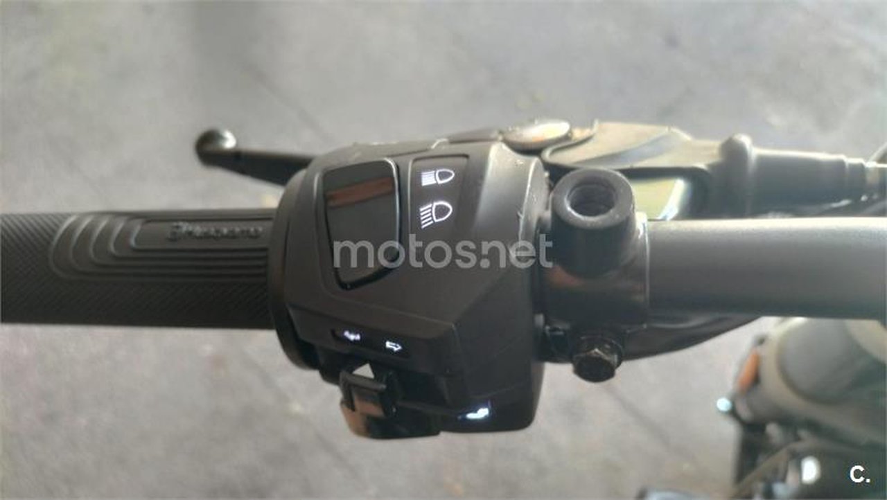 Husqvarna SVARTPILEN 401 – Vista 5