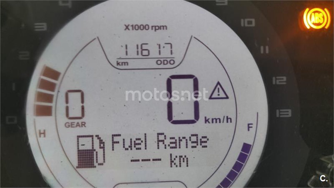 Husqvarna SVARTPILEN 401 – Vista 7