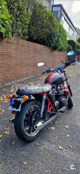 Triumph Bonneville SE – Vista 2