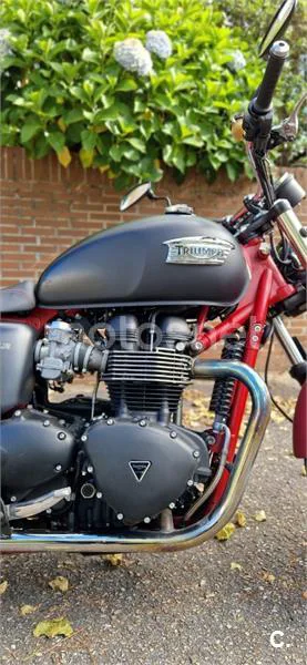 Triumph Bonneville SE – Vista 3