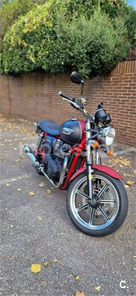 Triumph Bonneville SE – Vista 4