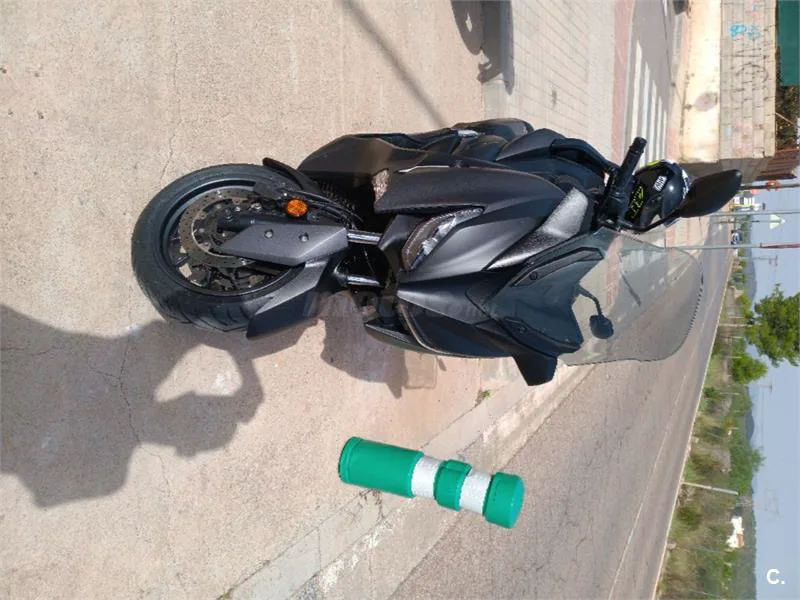 Yamaha XMAX 400 – Vista 2
