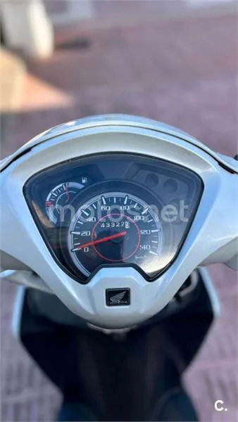 Honda Vision - Vista 6
