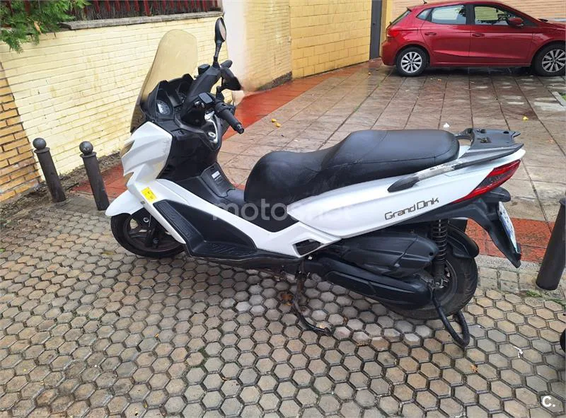 Kymco Grand Dink 125 – Vista 2