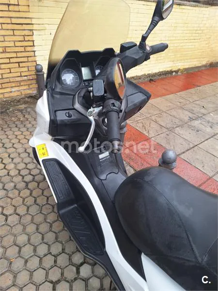 Kymco Grand Dink 125 – Vista 3