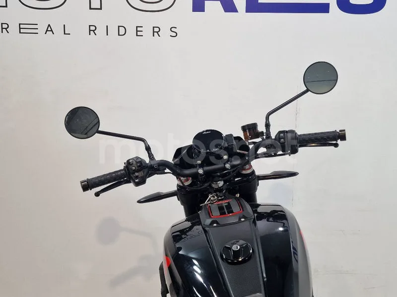 Indian FTR 1200 – Vista 11