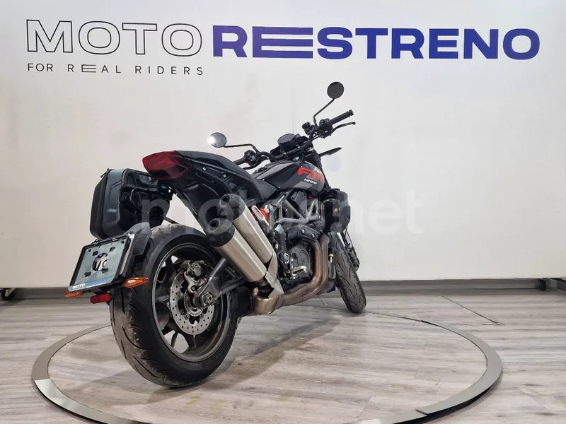 Indian FTR 1200 – Vista 8