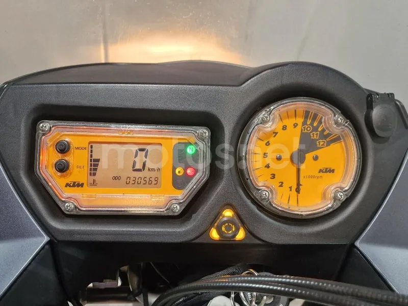 KTM 990 Adventure R – Vista 10