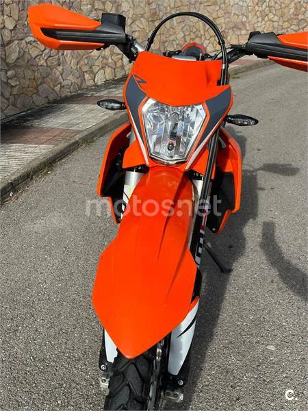 KTM 690 Enduro R – Vista 8