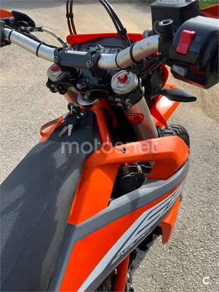 KTM 690 Enduro R – Vista 9