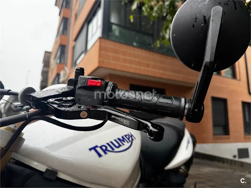 Triumph Street Triple – Vista 8