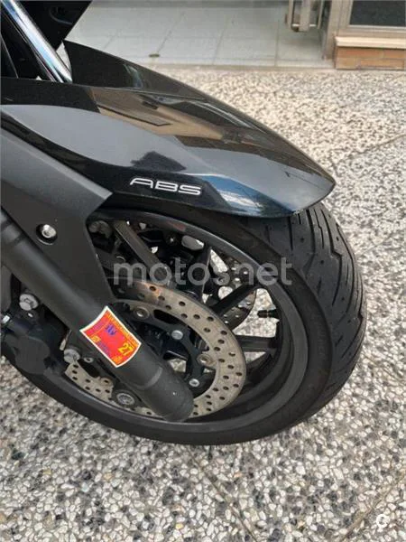 Yamaha XMAX 400 – Vista 7