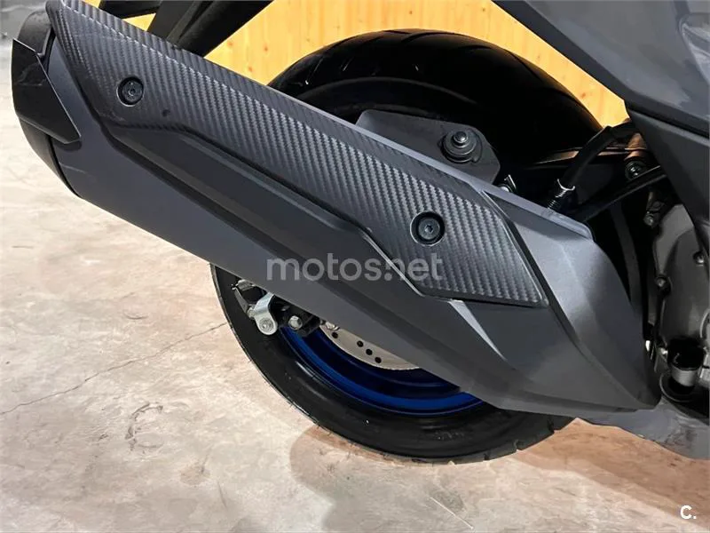 Suzuki Burgman 400 – Vista 16