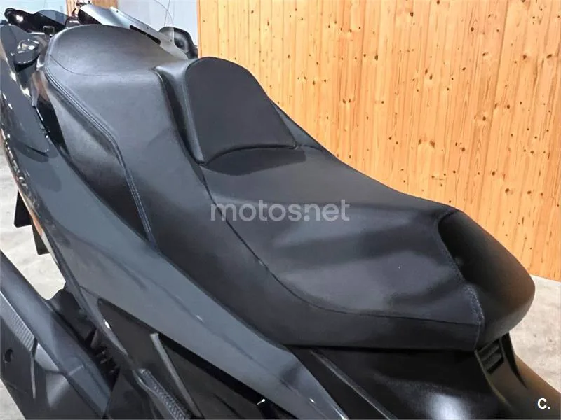 Suzuki Burgman 400 – Vista 21