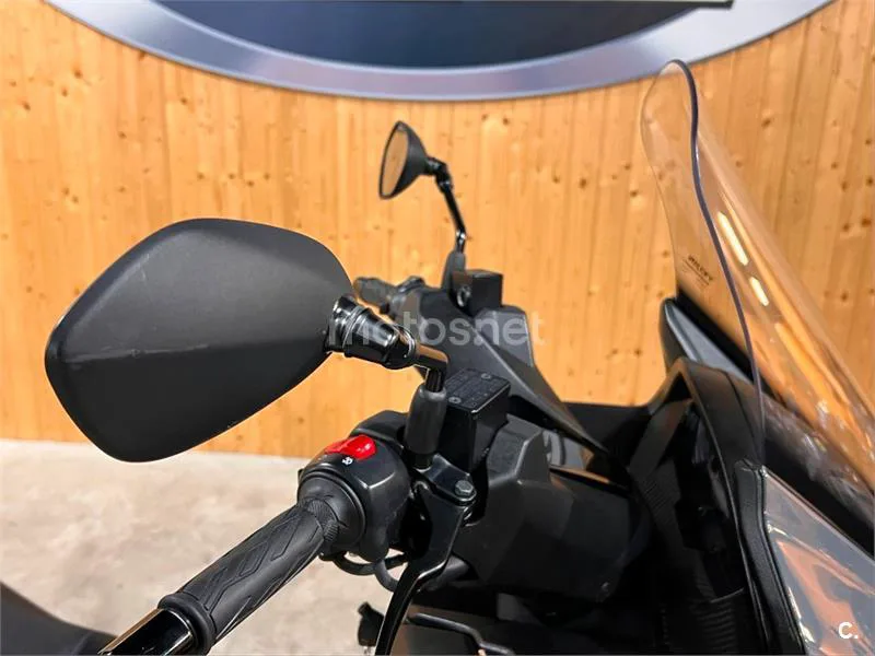 Suzuki Burgman 400 – Vista 23