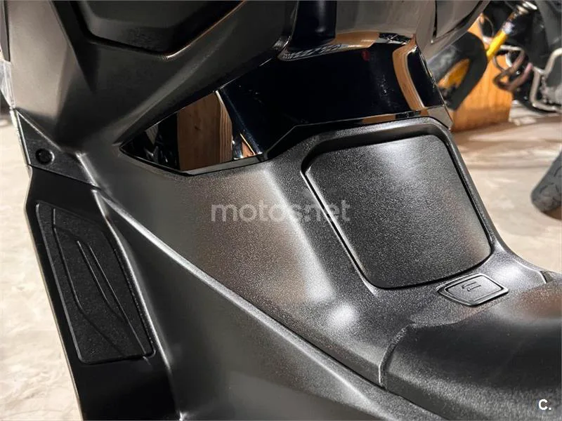 Suzuki Burgman 400 – Vista 35