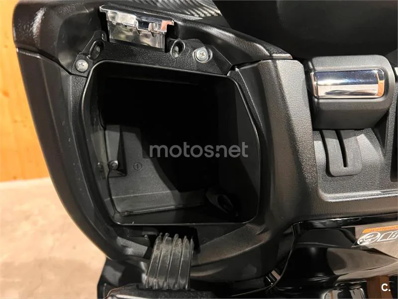 Suzuki Burgman 400 – Vista 52
