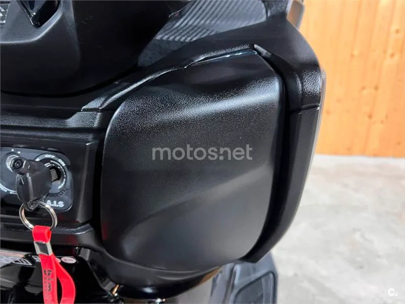 Suzuki Burgman 400 – Vista 53