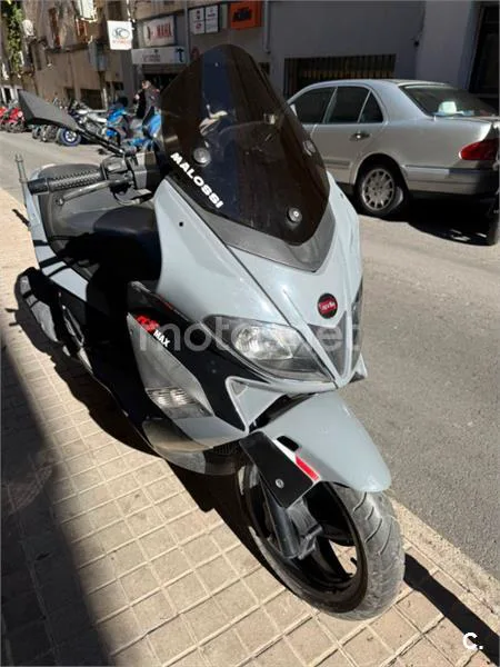 Aprilia SR Max 300 – Vista 4