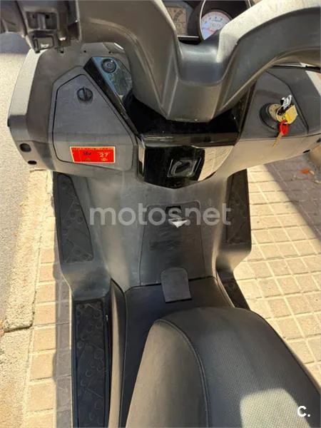 Aprilia SR Max 300 – Vista 6