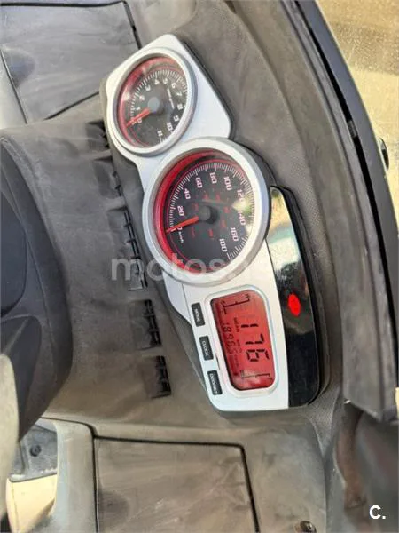 Aprilia SR Max 300 – Vista 8
