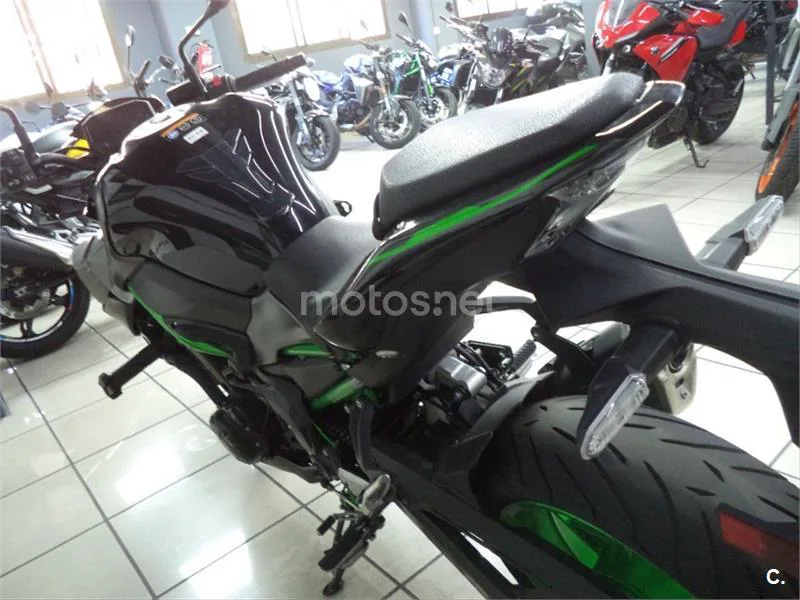 Kawasaki Z900 – Vista 10