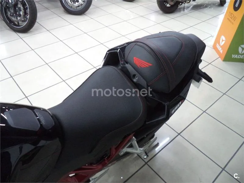 Honda CB 750 Hornet – Vista 11