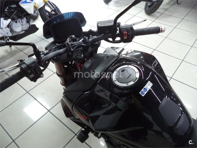 Honda CB 750 Hornet – Vista 12