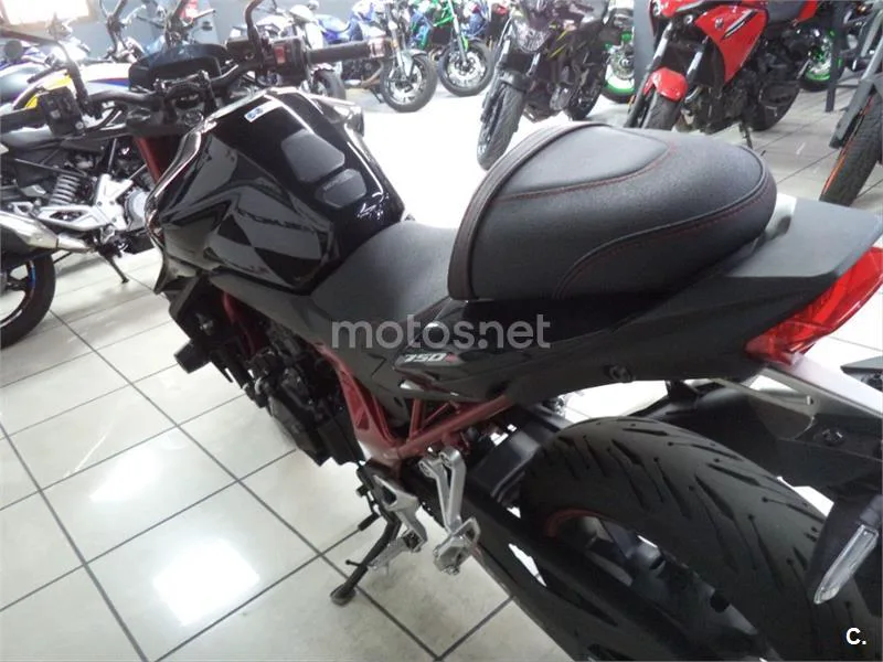 Honda CB 750 Hornet – Vista 9