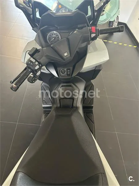Honda Forza 350 – Vista 3