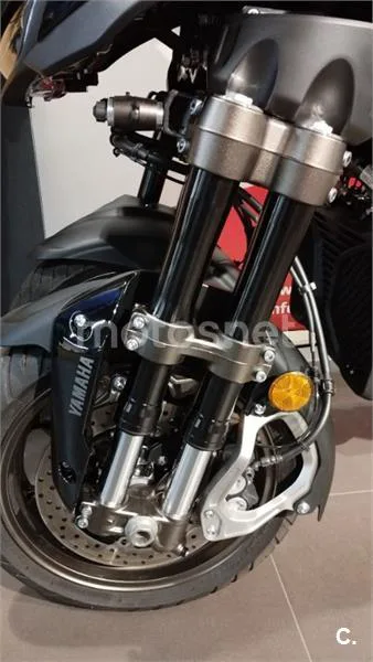 Yamaha Niken – Vista 14