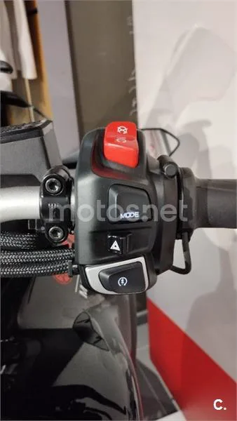 Yamaha Niken – Vista 19