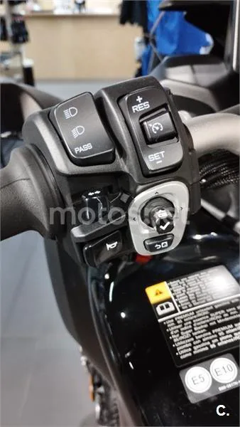 Yamaha Niken – Vista 20