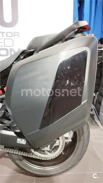 Yamaha Niken – Vista 25