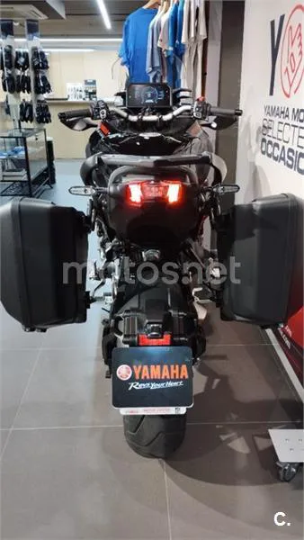Yamaha Niken – Vista 27